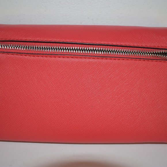 Chaps Women's Red Crossbody Purse/Wallet - Picture 8 of 10